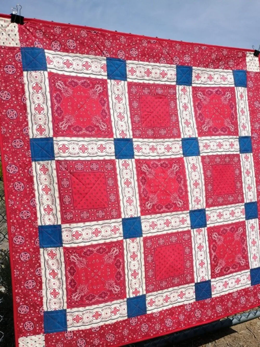 BN RED CREAM BLUE AMERICANA PATRIOTIC LAP QUILT BANDANA PRINT FABRIC
